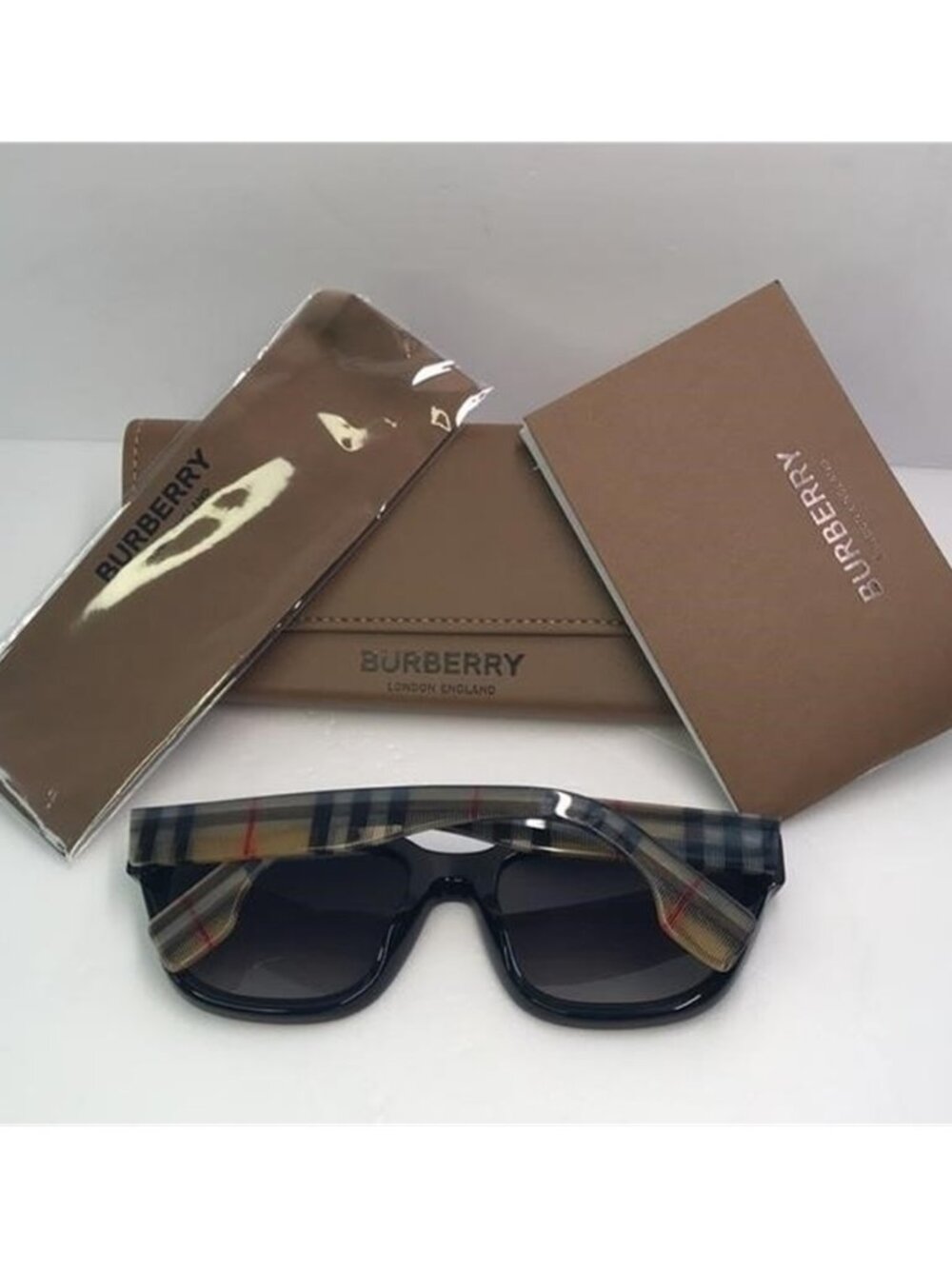 New Authentic Burberry Mammoth Grey Shaded Polarized Sunglasses BE4277 3757T3 - Picture 10 of 12